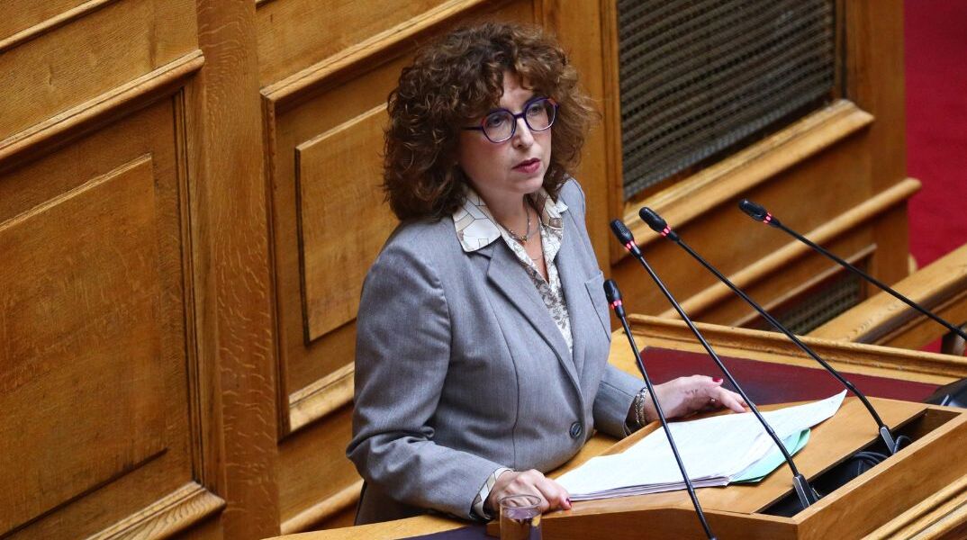 Kαραγεωργοπούλου για Κωνσταντοπούλου: «Δεν γυρίζουν όλα γύρω από ένα πρόσωπο»