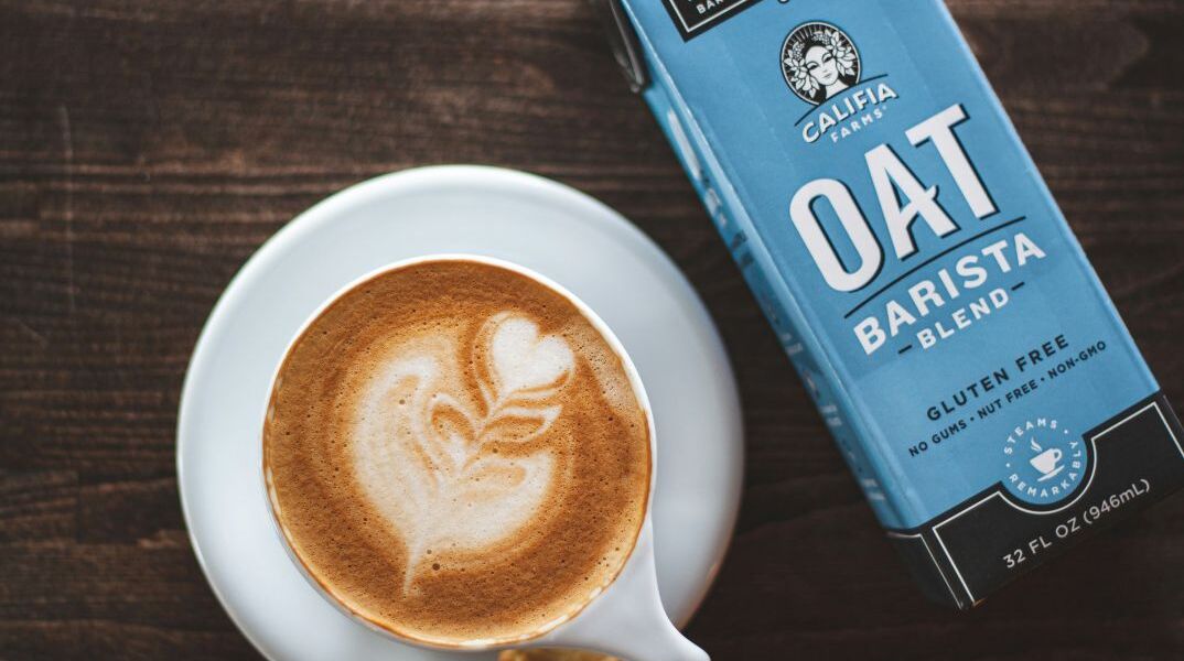 Τέλος στο «γάλα βρώμης»: Δικαστική απόφαση αλλάζει τις ετικέτες στα φυτικά ροφήματα