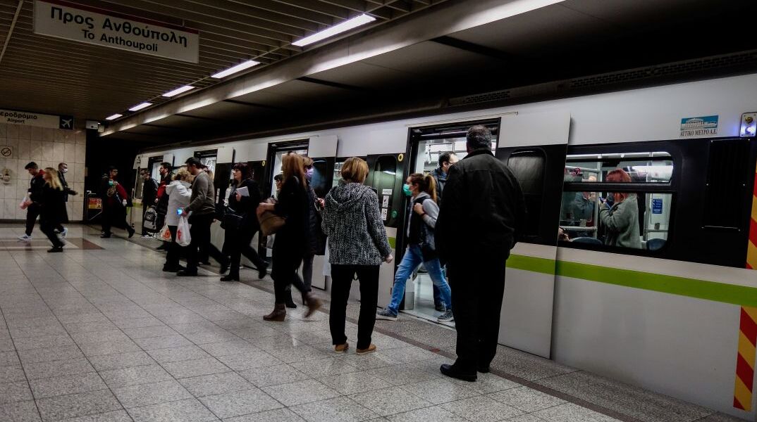 Αποβάθρα του μετρό στο Σύνταγμα