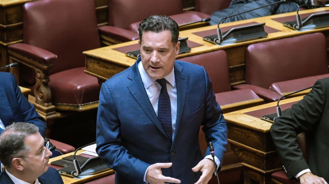 Ο Γεωργιάδης απαντά στην Κωνσταντοπούλου: «Πήγε με robe de chambre στο ΑΤ για να μου κάνει μήνυση και έγινε ρεζίλι»