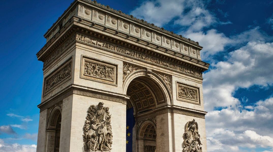 Συναγερμός στο Παρίσι: Πυροβολισμοί κάτω από την Αψίδα του Θριάμβου