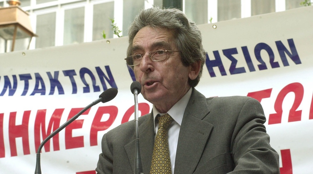 Πέθανε ο πρώην πρόεδρος της ΕΣΗΕΑ, Αριστείδης Μανωλάκος