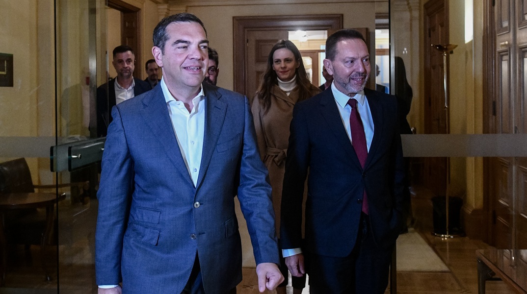 Τσίπρας για συνέντευξη Στουρνάρα: Ψεύδεται ασύστολα για να εξασφαλίσει μια 3η θητεία