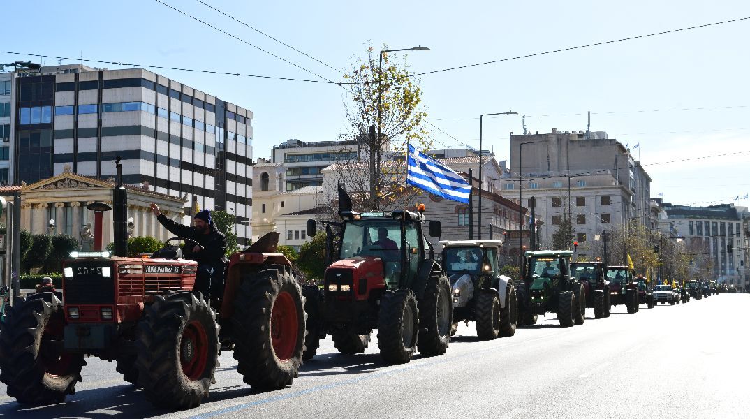 Αναχώρησαν από το Σύνταγμα οι αγρότες - «Ο αγώνας συνεχίζεται» διαμηνύουν