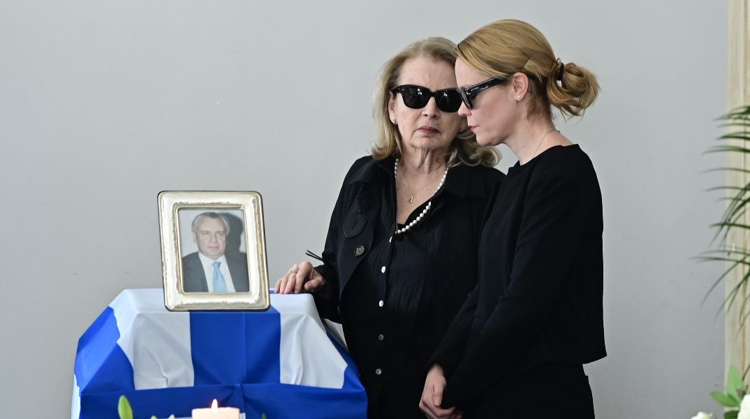 Αναστάσης Παπαληγούρας: Θλίψη στην κηδεία του πρώην υπουργού - Συντετριμμένη η κόρη του, Λένα