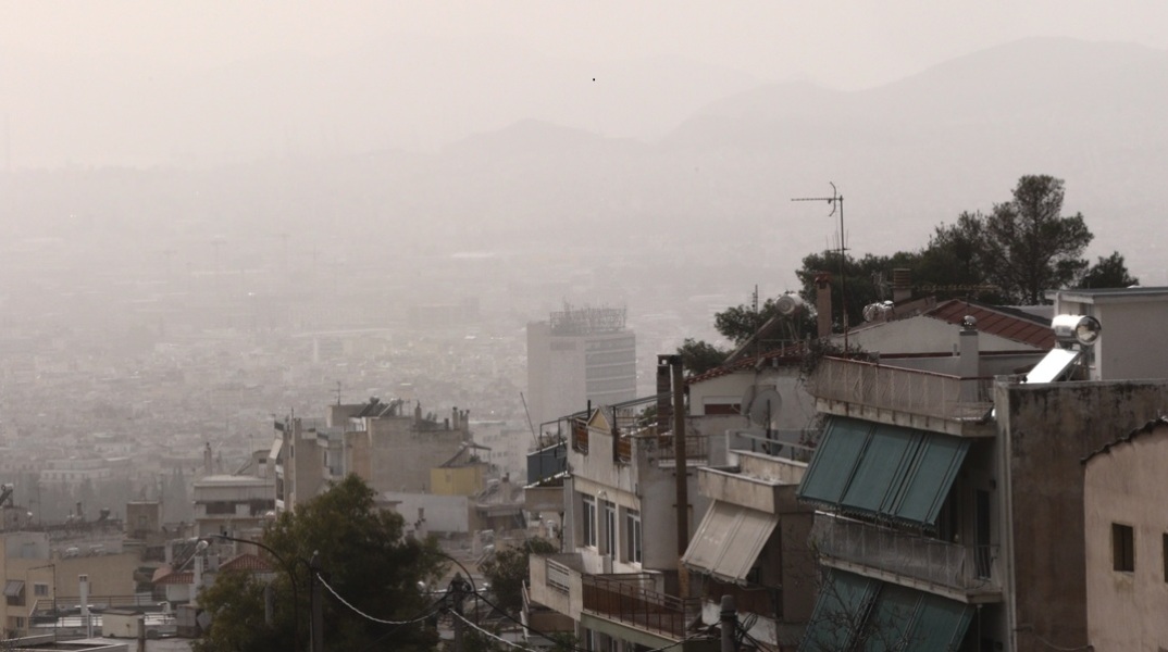 Στο έλεος της κακοκαιρίας και της αφρικανικής σκόνης η χώρα: Πώς θα εξελιχθούν τα φαινόμενα