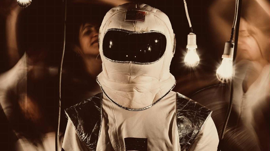 Ο «Ιππόκαμπος» στο θέατρο Μικρός Κεραμεικός