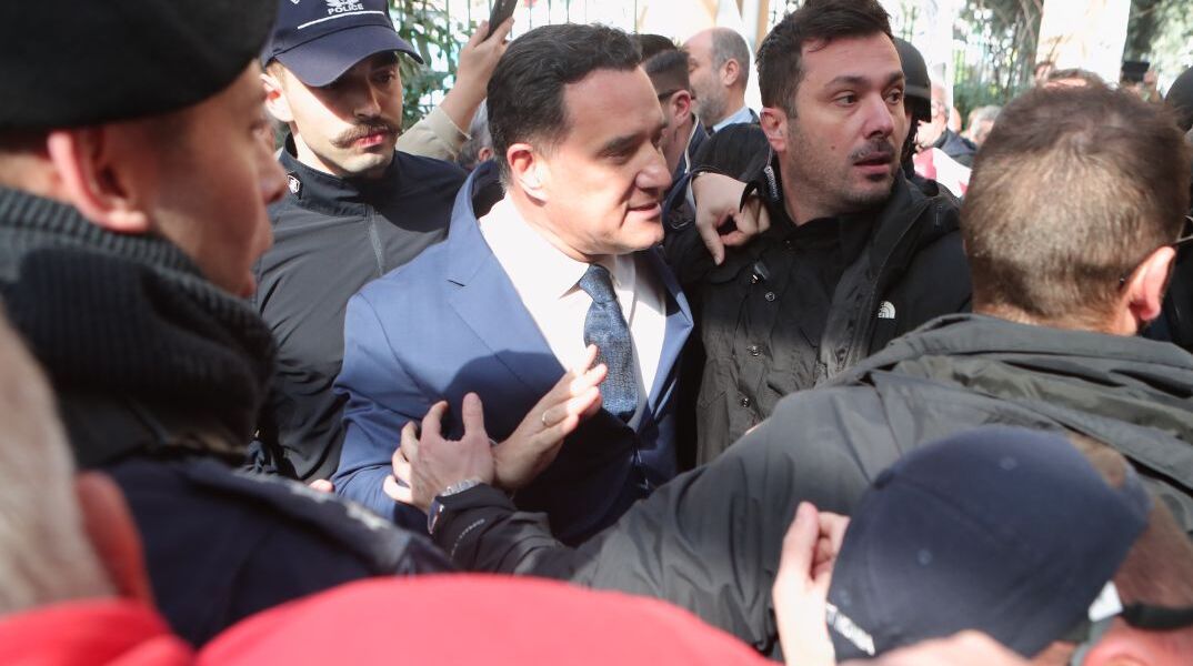 Ένταση στη Νίκαια: Πολιτική αντιπαράθεση μετά το επεισόδιο με τον Άδωνι Γεωργιάδη