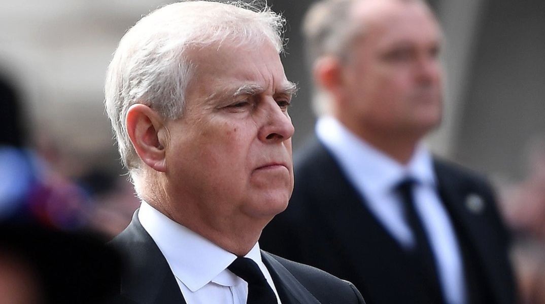 Explainer: Πόσο μπορεί να βλάψει τη βασιλική οικογένεια η σύλληψη του πρίγκιπα Άντριου;