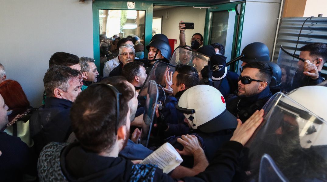 Δημογλίδου για τα επεισόδια στο Νοσοκομείο Νίκαιας: Κάποιοι ήθελαν να δουν εικόνες να ανοίγουν το κεφάλι του υπουργού;