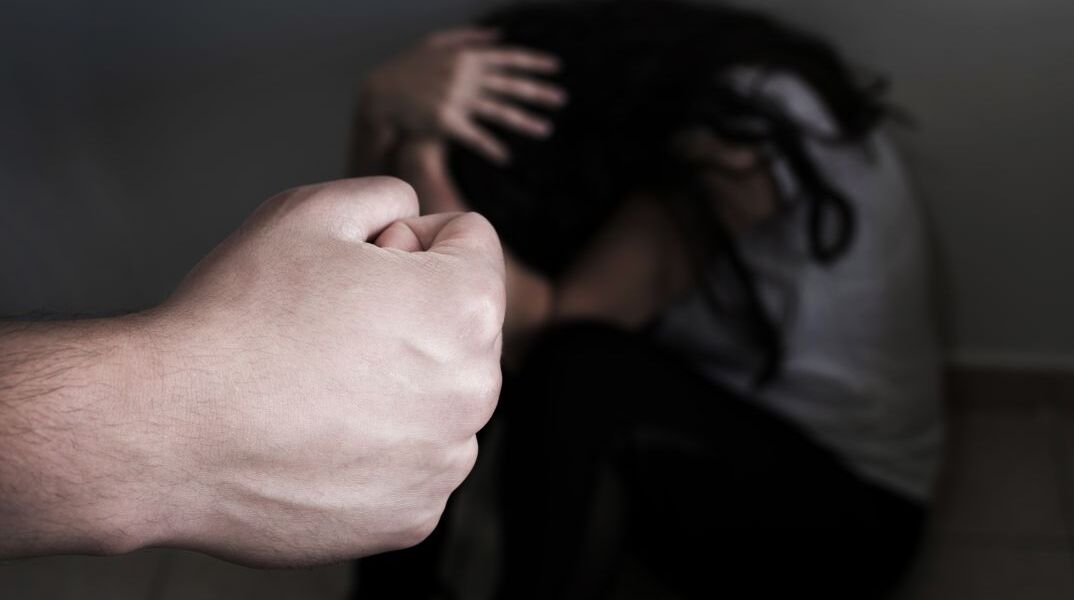 Κυψέλη - Μητέρα γύρισε από το φαρμακείο και βρήκε 64χρονο να ασελγεί στην κόρη της