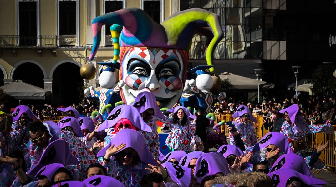 Άρμα στη μεγάλη παρέλαση στο Πατρινό Καρναβάλι