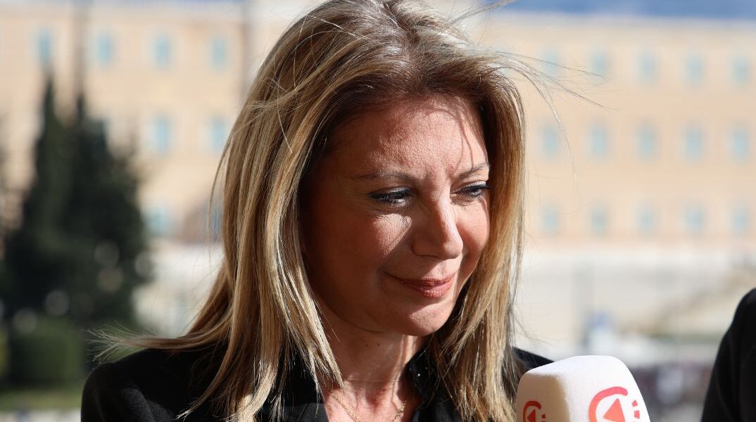 H Mαρία Καρυστιανού καταγγέλλει ότι της έκλεισαν το μικρόφωνο στο Σύνταγμα