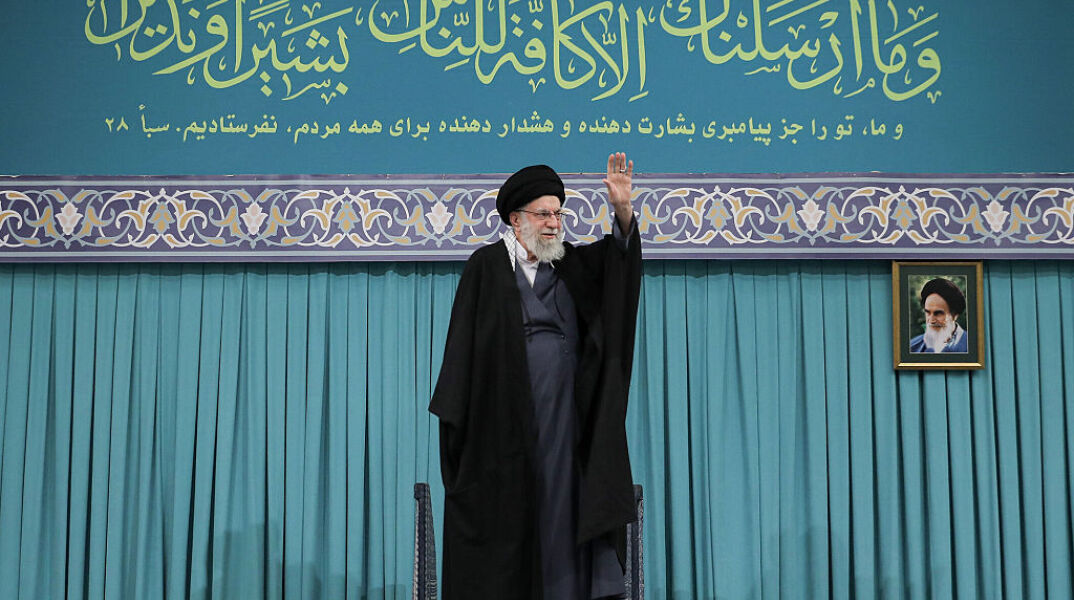 Το Ιράν επιβεβαίωσε: Νεκρός ο Αγιατολάχ Αλί Χαμενεί - Πανηγυρισμοί και πένθος στη χώρα