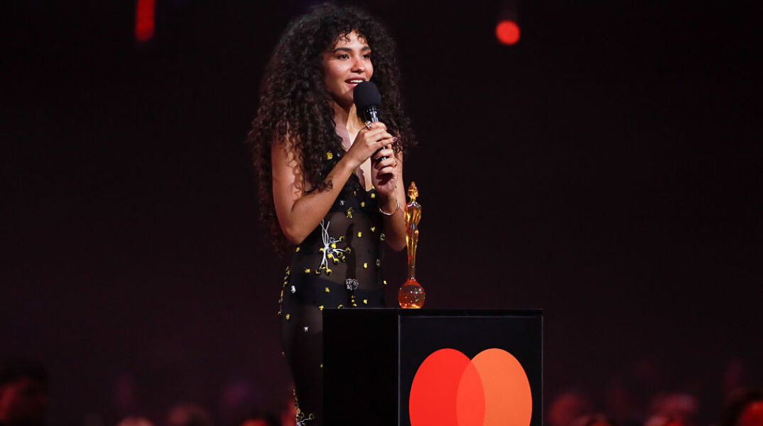 Η Ολίβια Ντιν σάρωσε στα BRIT Awards