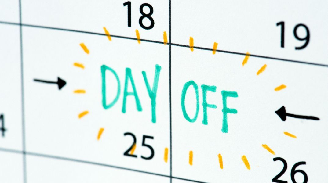 Οι αργίες και τα τριήμερα μέσα στο 2026 – Πότε πέφτει το Πάσχα