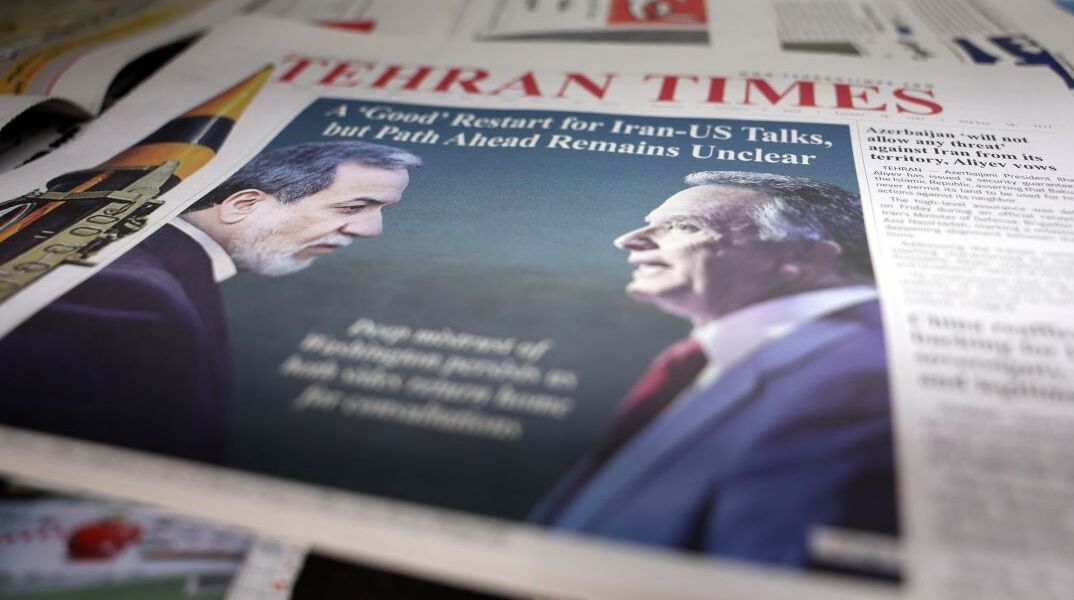 Ιρανικές αγγλόφωνες εφημερίδες που αναφέρονται στη διπλωματική σύγκρουση πριν τους βομβαρδισμούς