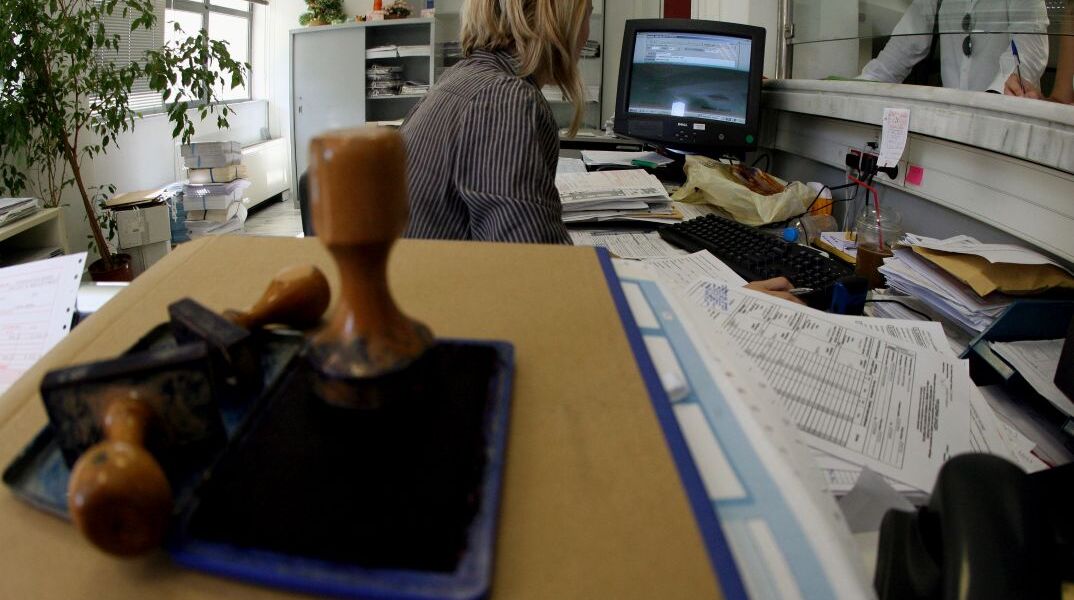 Σφραγίδες σε εφορία