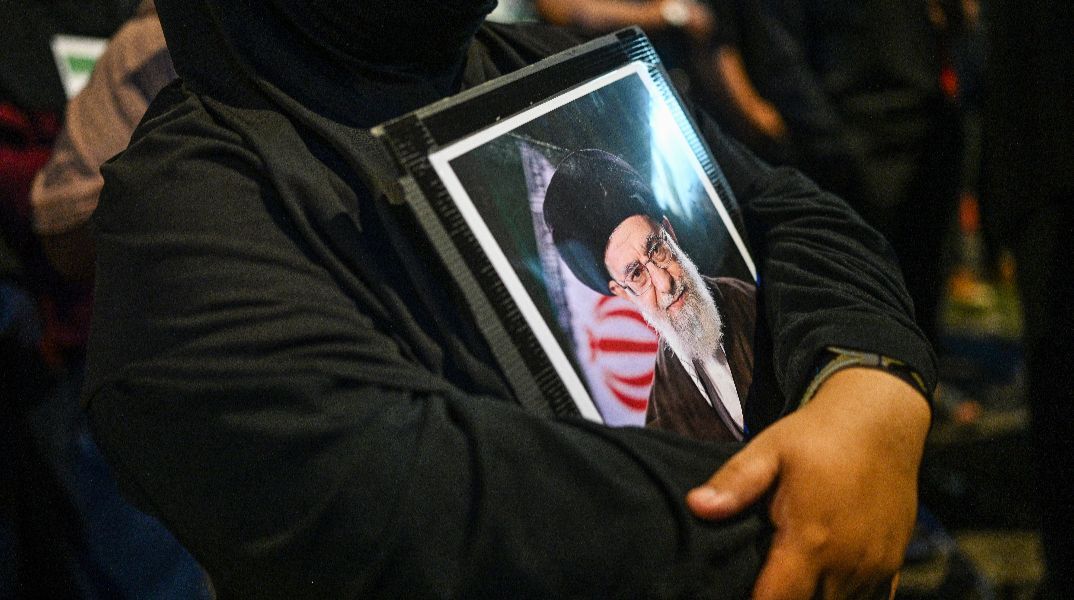 Explainer: Τι μέλλει γενέσθαι στο Ιράν μετά τον Χαμενεΐ - Ποιος θα τον διαδεχθεί; 