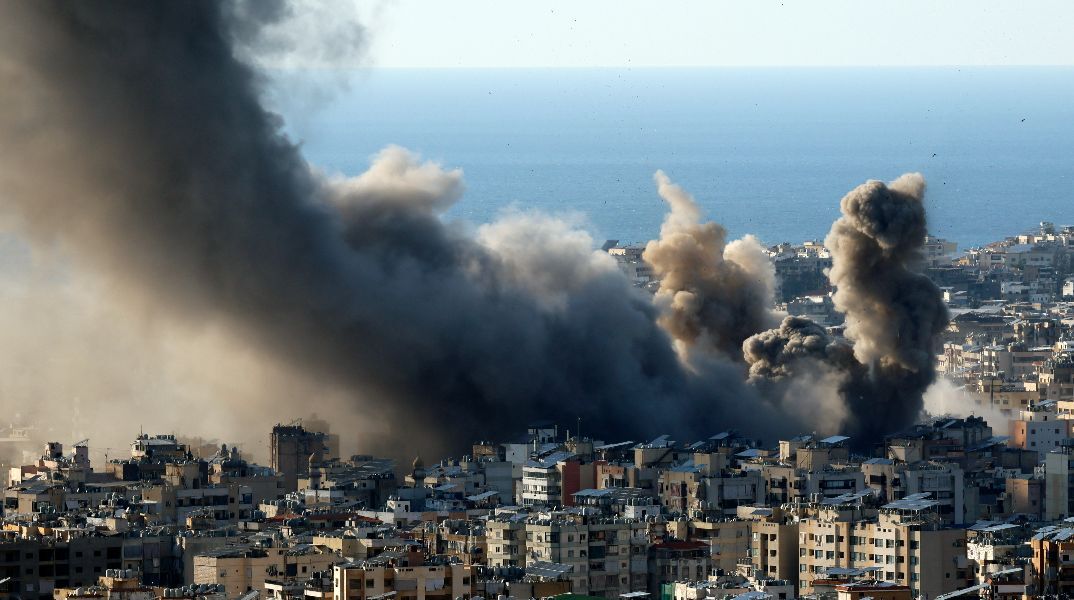 Φλέγεται η Μέση Ανατολή: Το Ιράν χτύπησε με drones την πρεσβεία των ΗΠΑ στο Ριάντ - Πλήγματα του Ισραήλ στη Βηρυτό