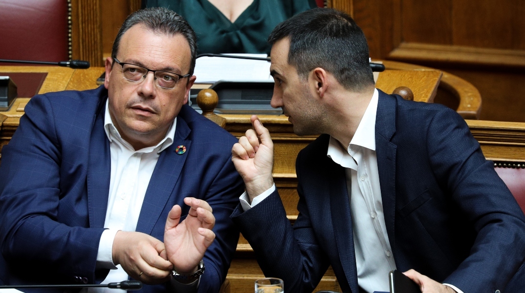 Φάμελλος Χαρίτσης στη Βουλή