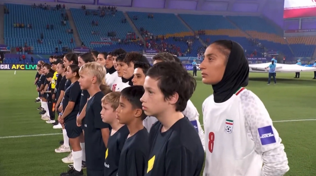 Σιωπηρή διαμαρτυρία από την εθνική γυναικών του Ιράν