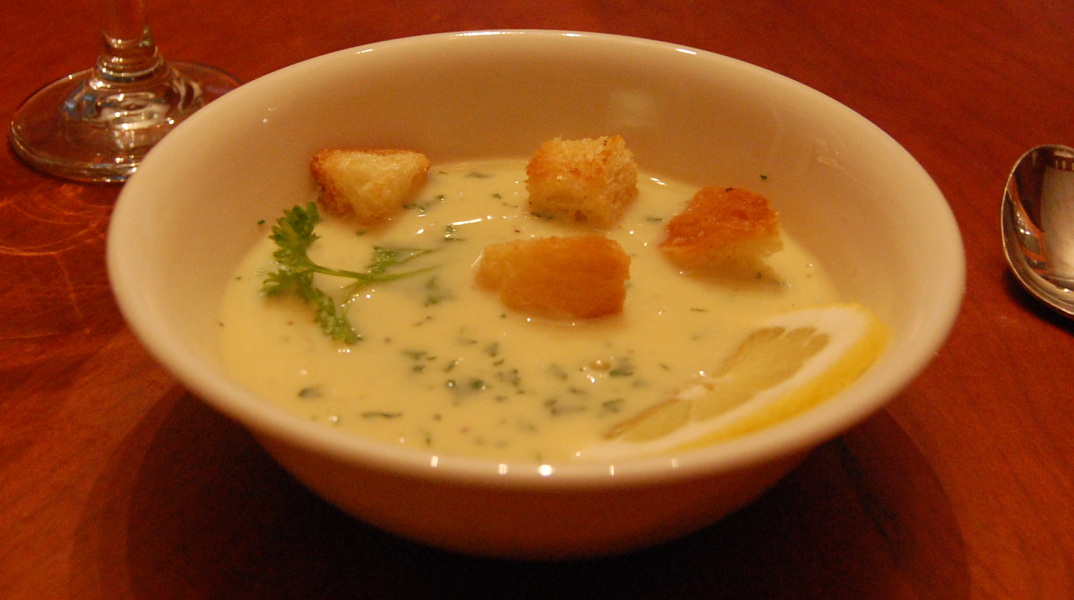 Το μυστικό της ελληνικής κουζίνας για βελούδινες σούπες χωρίς γαλακτοκομικά