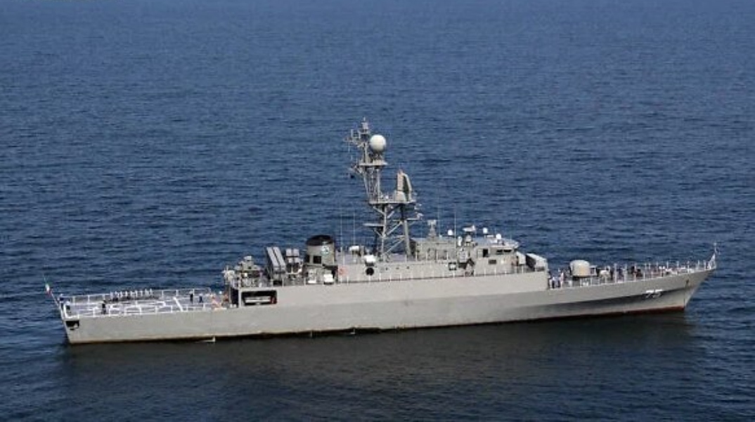 Η στιγμή που υποβρύχιο των ΗΠΑ βυθίζει με τορπίλη ιρανική φρεγάτα 