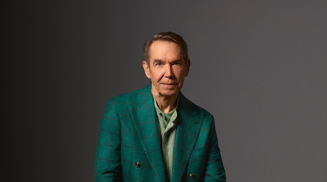 Jeff Koons © Courtesy thJeff Koons © Courtesy the artiste artist