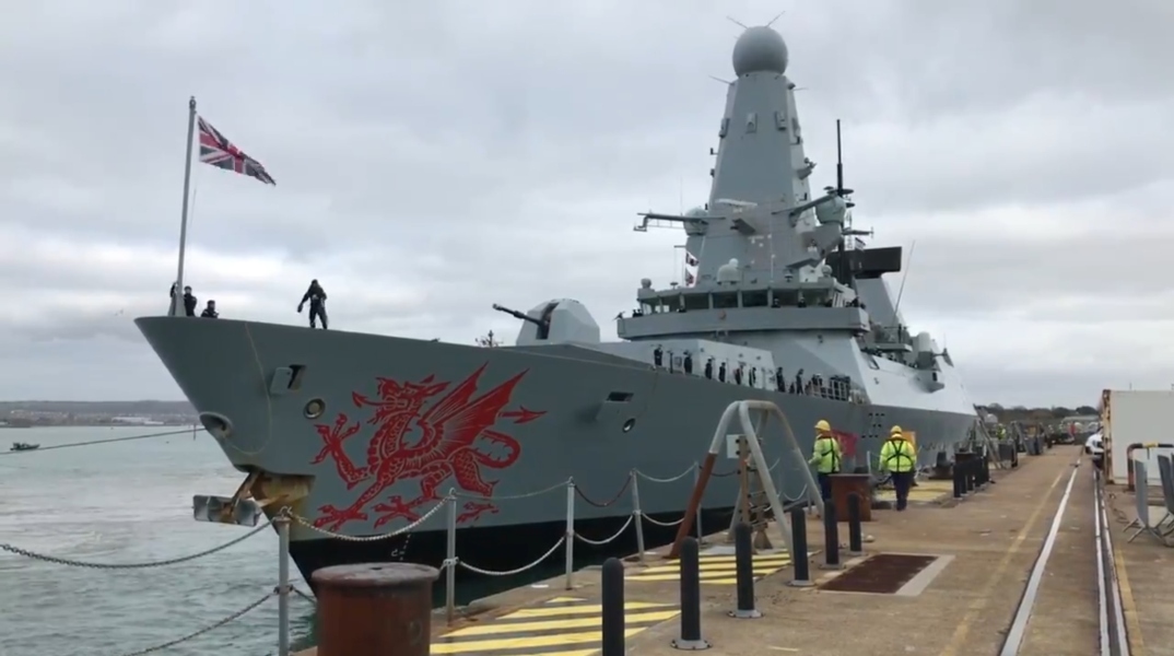 Το πολεμικό πλοίο ΗΜ Dragon