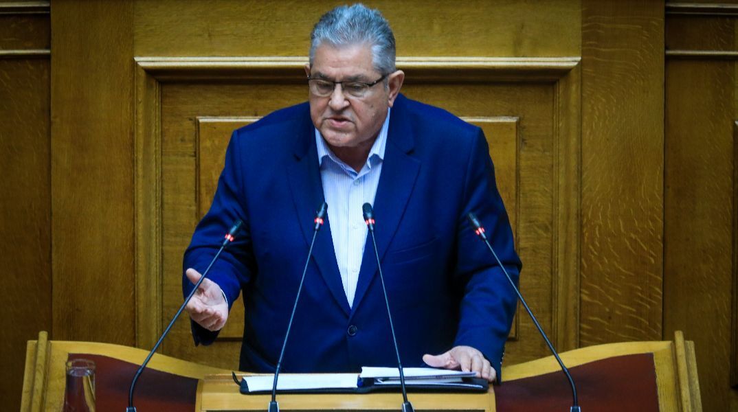 Ο γραμματέας του ΚΚΕ, Δημήτρης Κουτσούμπας στο βήμα της Βουλής