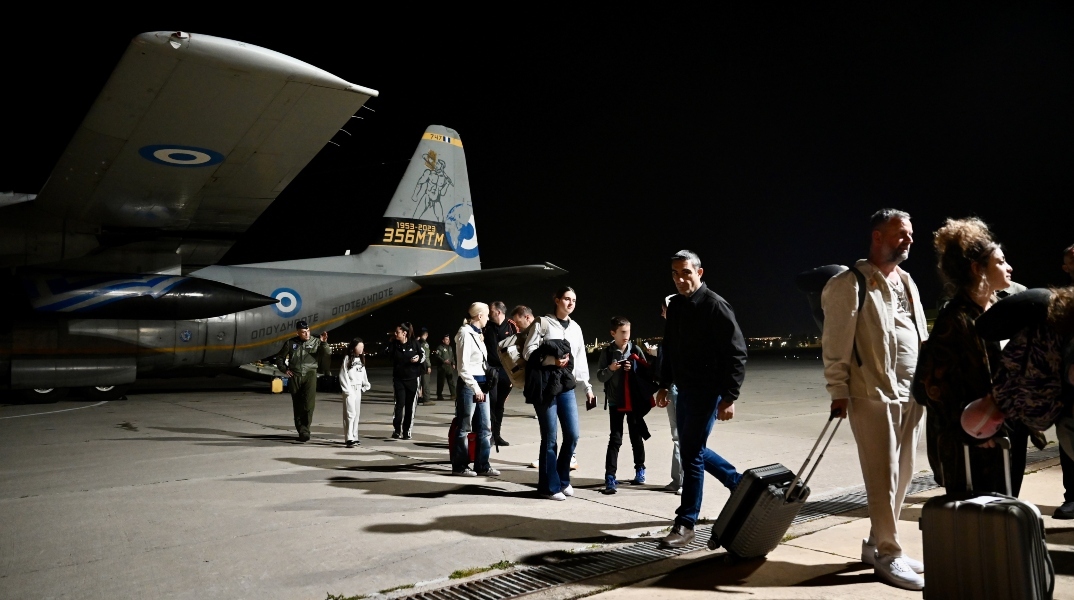 Επαναπατρισμό πολιτών από τα Ηνωμένα Αραβικά Εμιράτα με C-130 της Πολεμικής Αεροπορίας