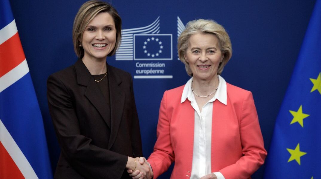 Η ισλανδή πρωθυπουργός Κριστρούν Φροσταντότιρ και η πρόεδρος της Κομισιόν Ούρσουλα Φον ντερ Λάιεν