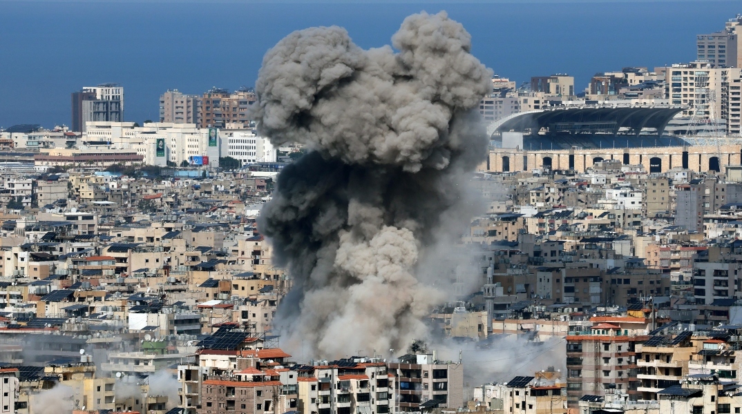 εκρηξη, καπνοι, σπιτια