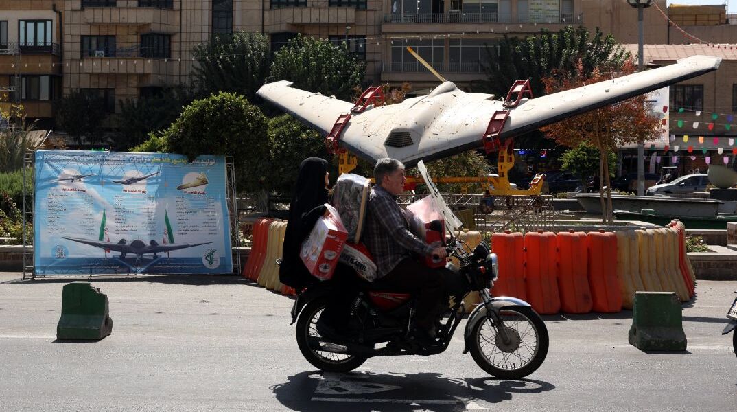 Ρέπλικα Shahed σε δρόμο της Τεχεράνης