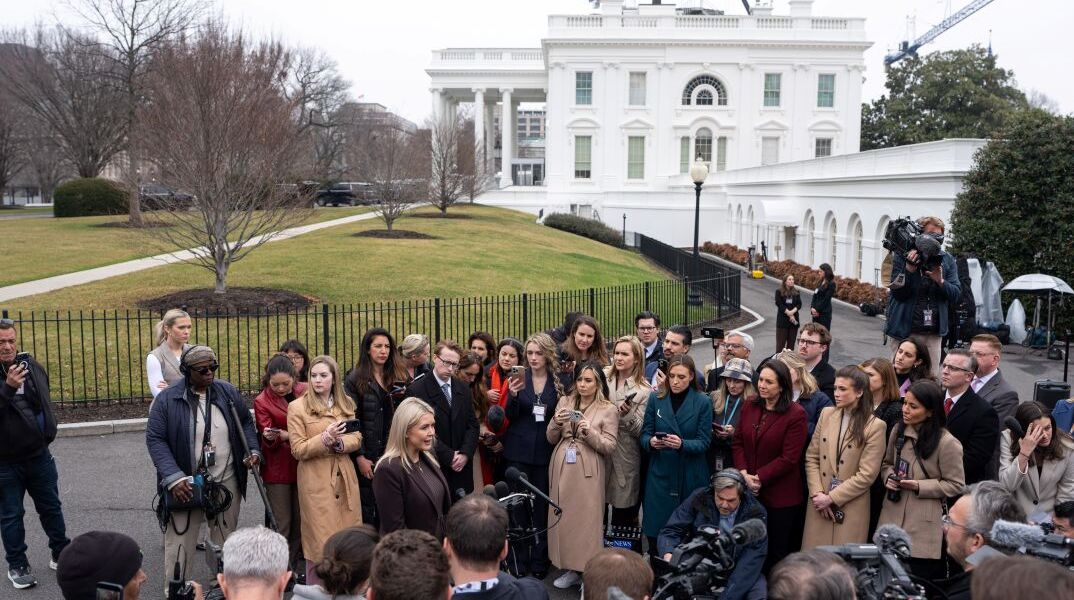 Η εκπρόσωπος Τύπου του Λευκού Οίκου, Καρολάιν Λίβιτ, σε ενημέρωση των συντακτών του Λευκού Οίκου