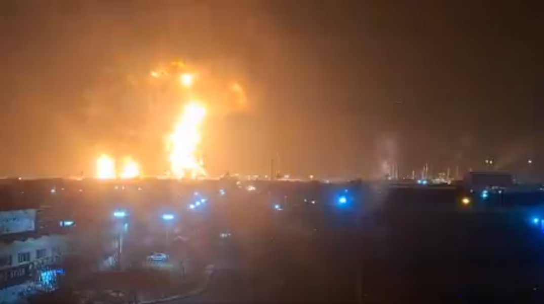 Η ισραηλινή αεροπορία πλήττει ιρανικές πετρελαϊκές υποδομές στην Τεχεράνη