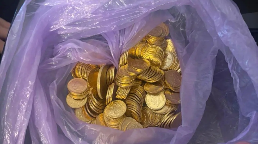 Λάρισα: Εξαρθρώθηκε εγκληματική οργάνωση που διέπραττε απάτες με χρυσές λίρες