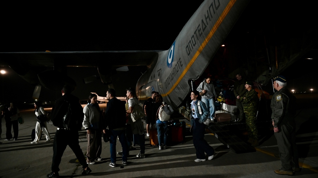 Επαναπατρισμό πολιτών από τα Ηνωμένα Αραβικά Εμιράτα με C-130 της Πολεμικής Αεροπορίας