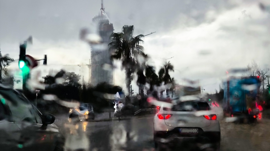 Καιρός αύριο: Βροχές σε όλη τη χώρα με 7 μποφόρ και πτώση θερμοκρασίας