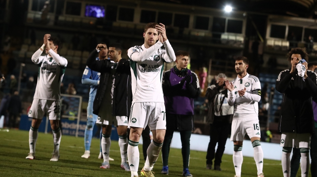 ποδοσφαιριστες πανυγηριζουν