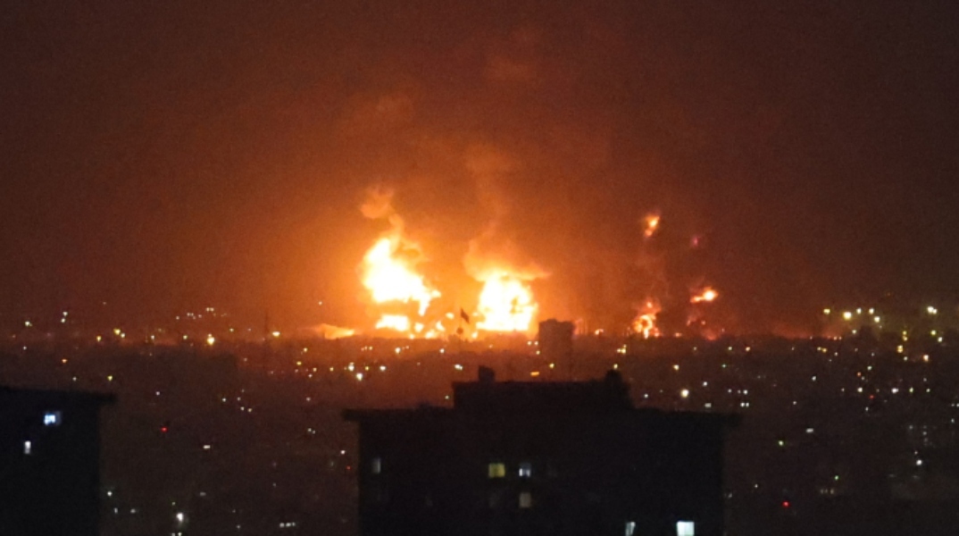 εκρηξη, καπνοι, σπιτια