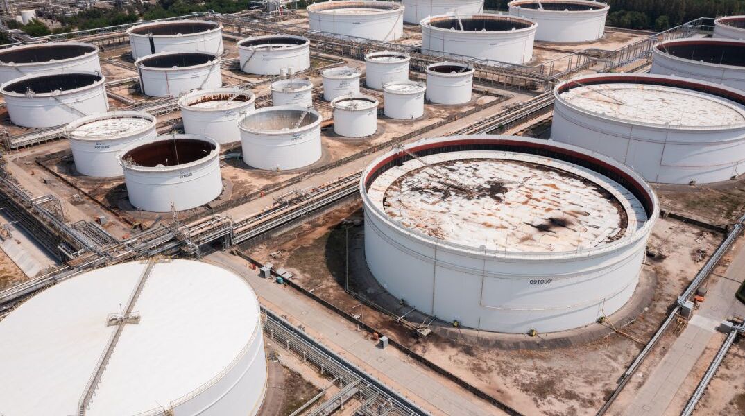 Δεξαμενές αποθήκευσης αργού πετρελαίου