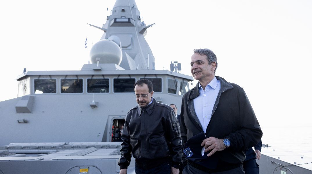 Μητσοτάκης και Χριστοδουλίδης επισκέφθηκαν τη φρεγάτα «Κίμων» - «Είμαστε εδώ για ό,τι χρειαστεί»