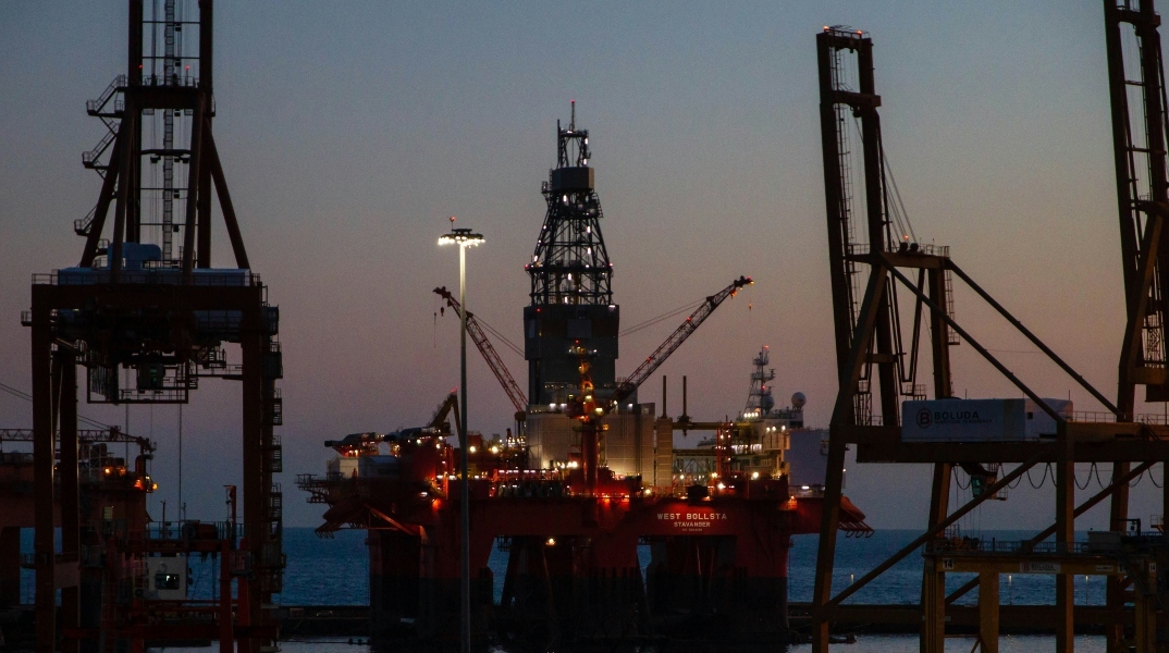 Η τιμή του πετρελαίου πέφτει