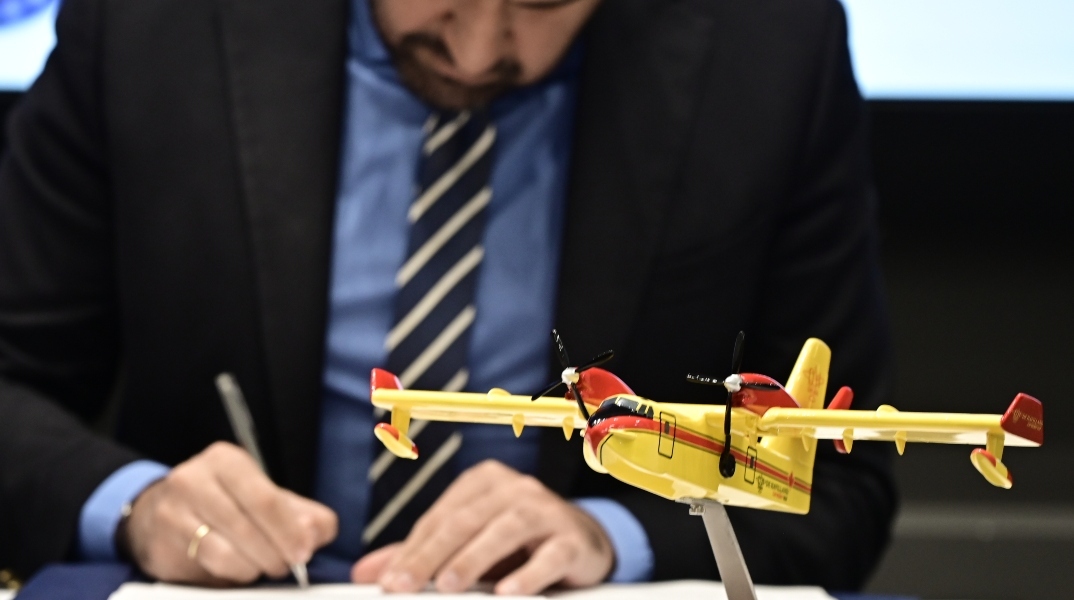 Υπεγράφη η σύμβαση για την αναβάθμιση των 7 Canadair CL-415