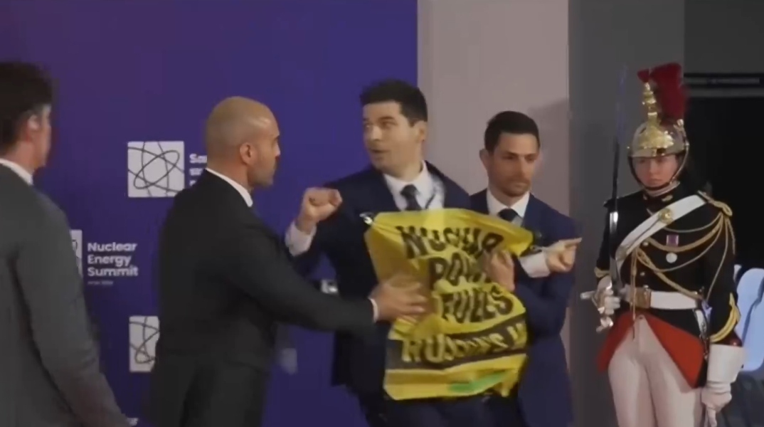 Διαδηλωτές διέκοψαν τη Σύνοδο Κορυφής στο Παρίσι