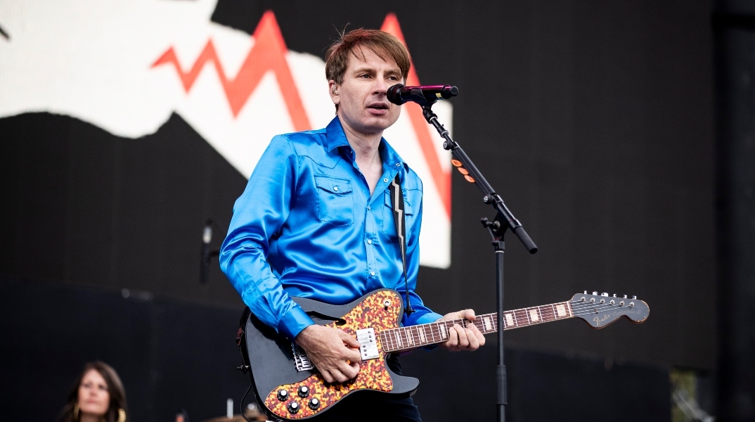 Ο κιθαρίστας - τραγουδιστής των Franz Ferdinand, Άλεξ Καπράνος 