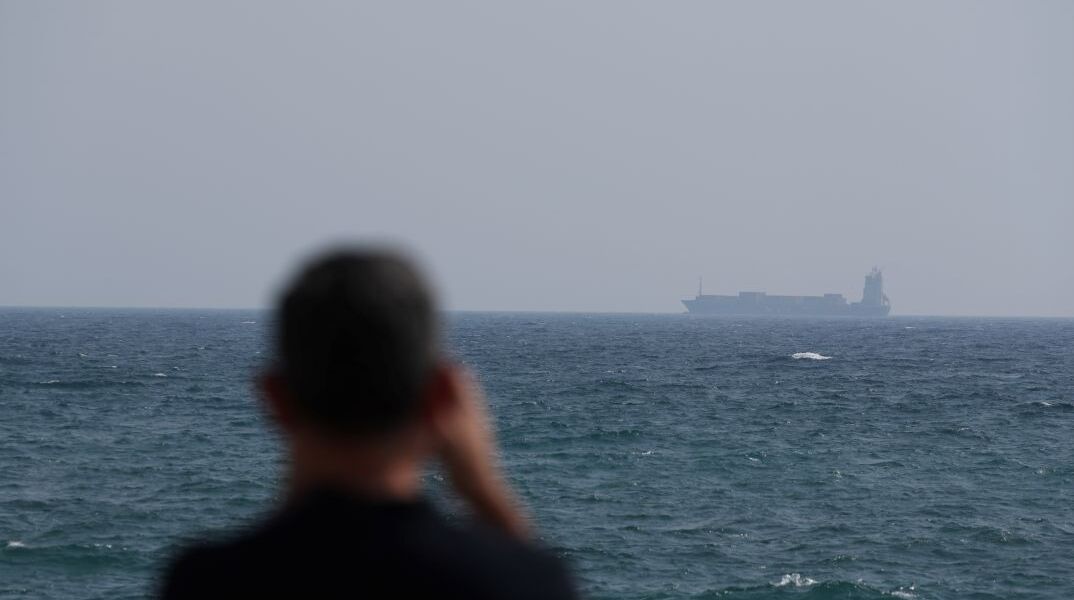 Πλοίο στα Στενά του Ορμούζ