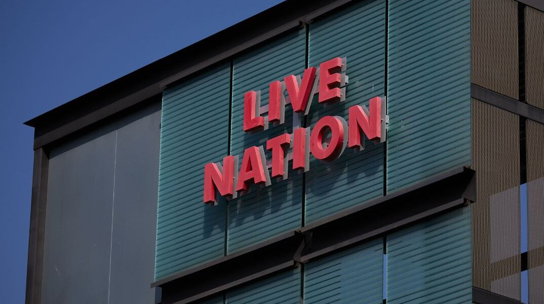 «Μας κλέβουν στα τυφλά»: Σάλος με μηνύματα εργαζομένων της Live Nation για τα εισιτήρια